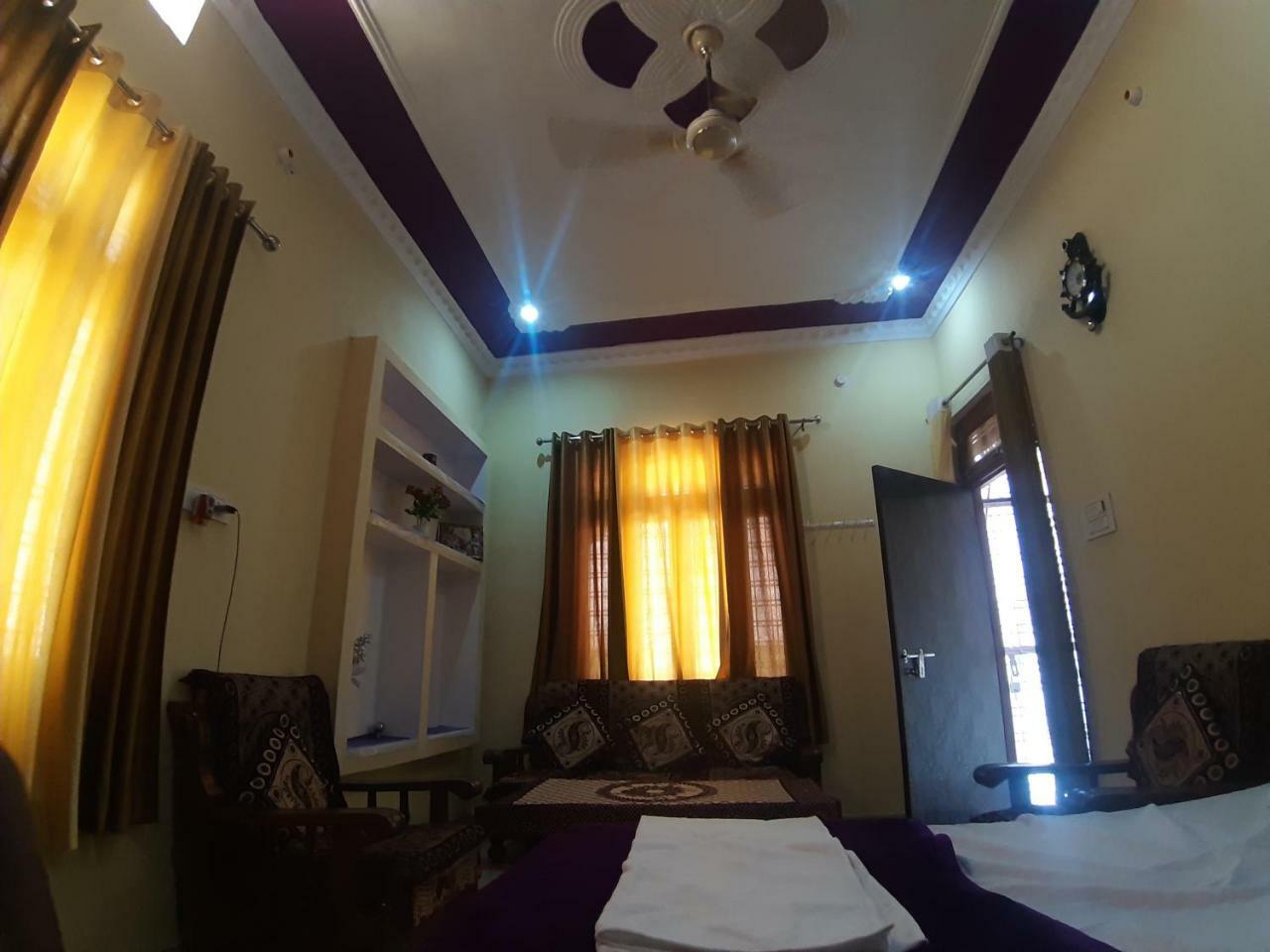 Shree Ram Homestay โอร์ชชา ภายนอก รูปภาพ