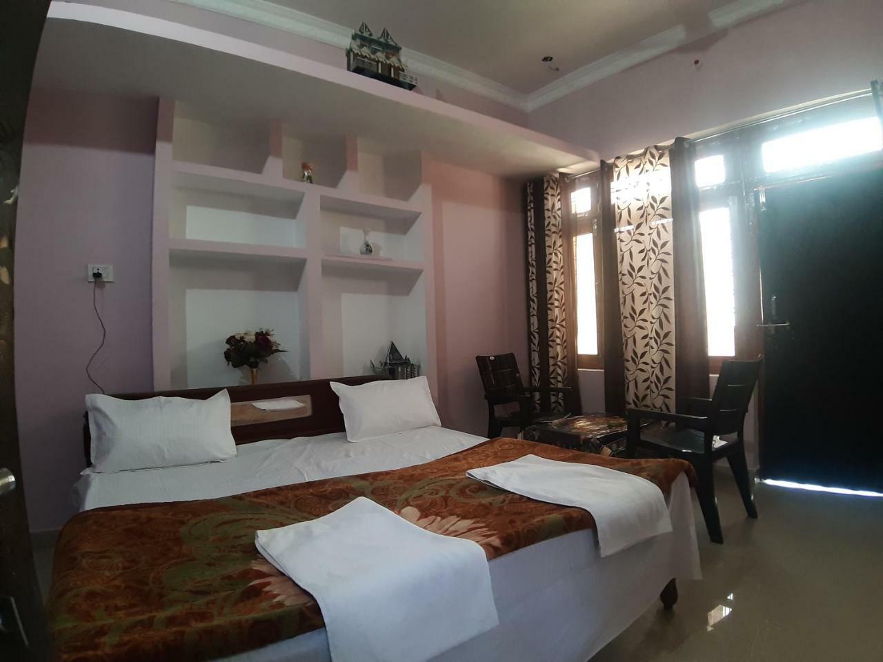 Shree Ram Homestay โอร์ชชา ภายนอก รูปภาพ